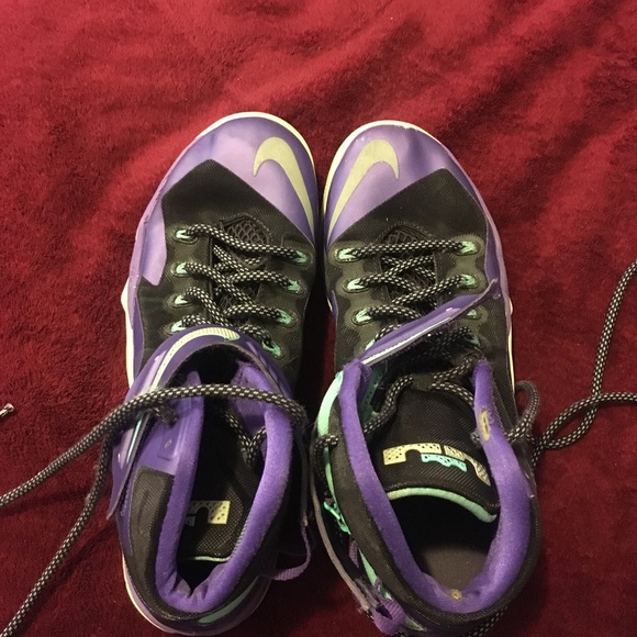 Nike Shoes - Lebron basketball shoes